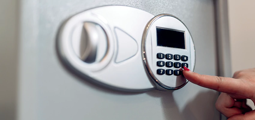 Jewelry Safe Cracking in Westlake Village, California