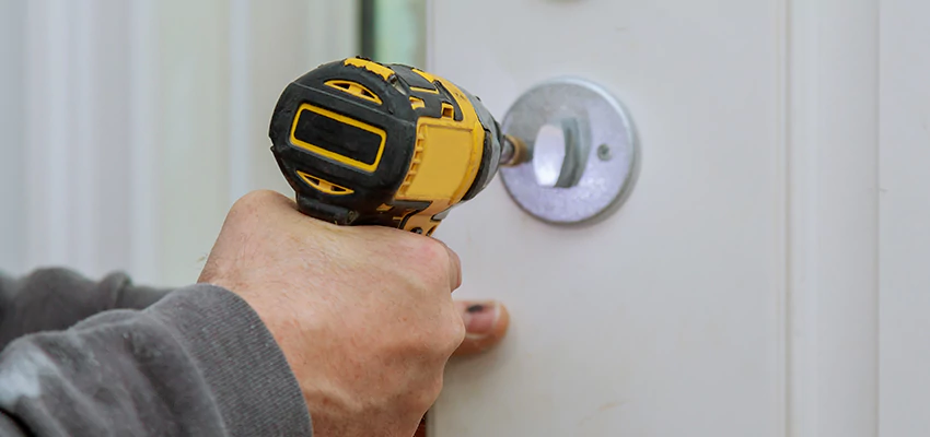 Street Locksmith For Smart Lock Repair in Westlake Village, CA